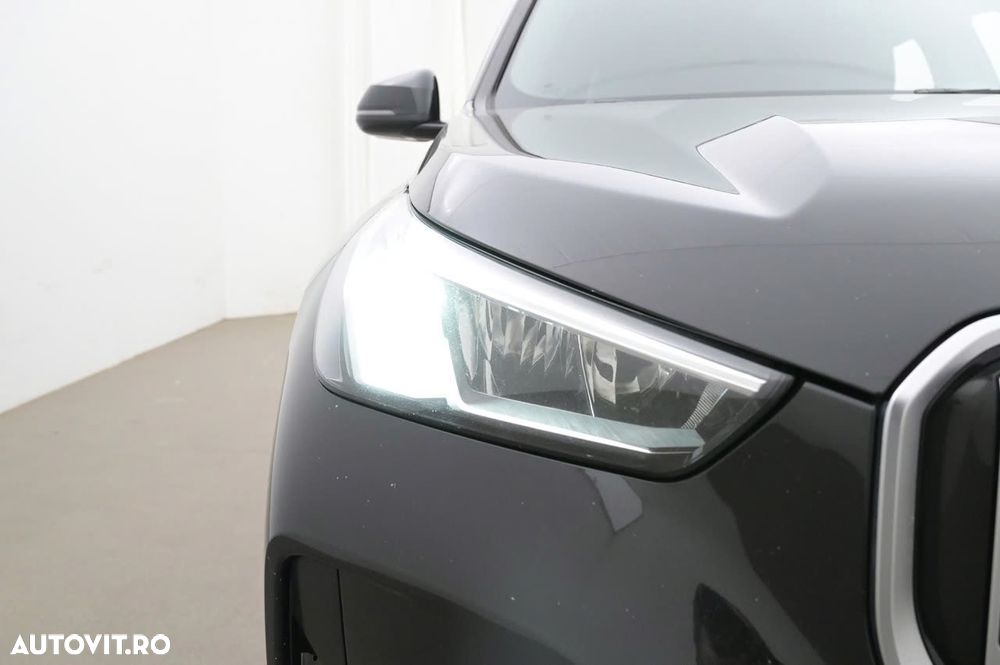 BMW iX1 xDrive30 M Sportpaket - 16