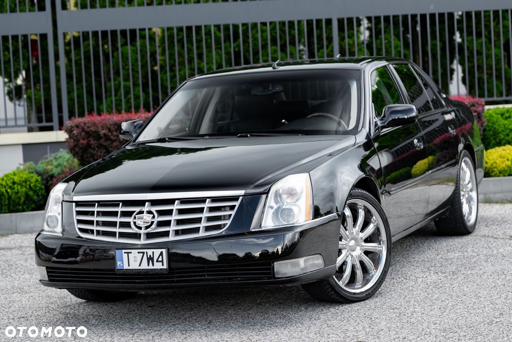 Cadillac DTS - 1