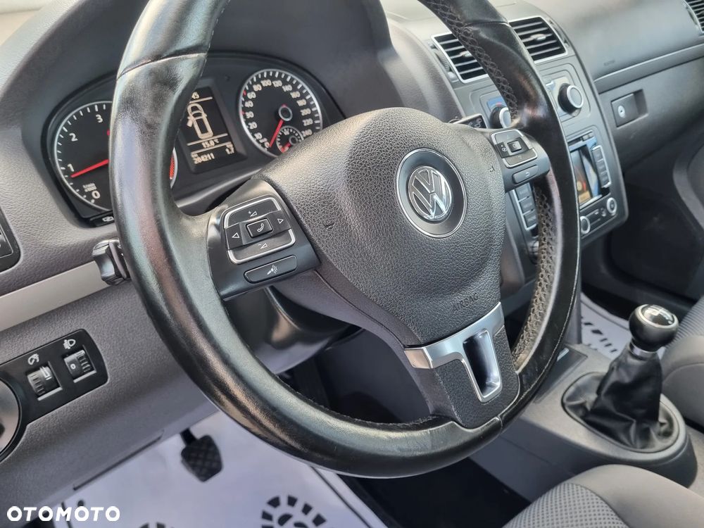 Volkswagen Touran - 16
