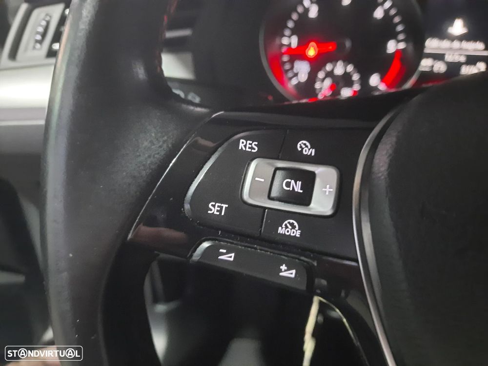 VW Passat 1.6 TDI BlueMotion - 37