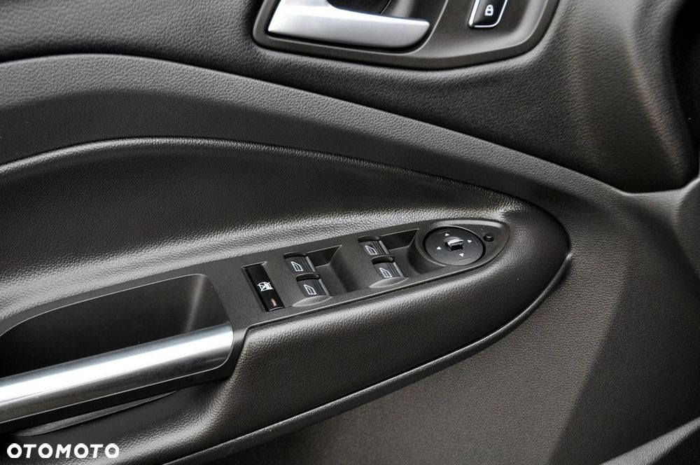 Ford Kuga - 37