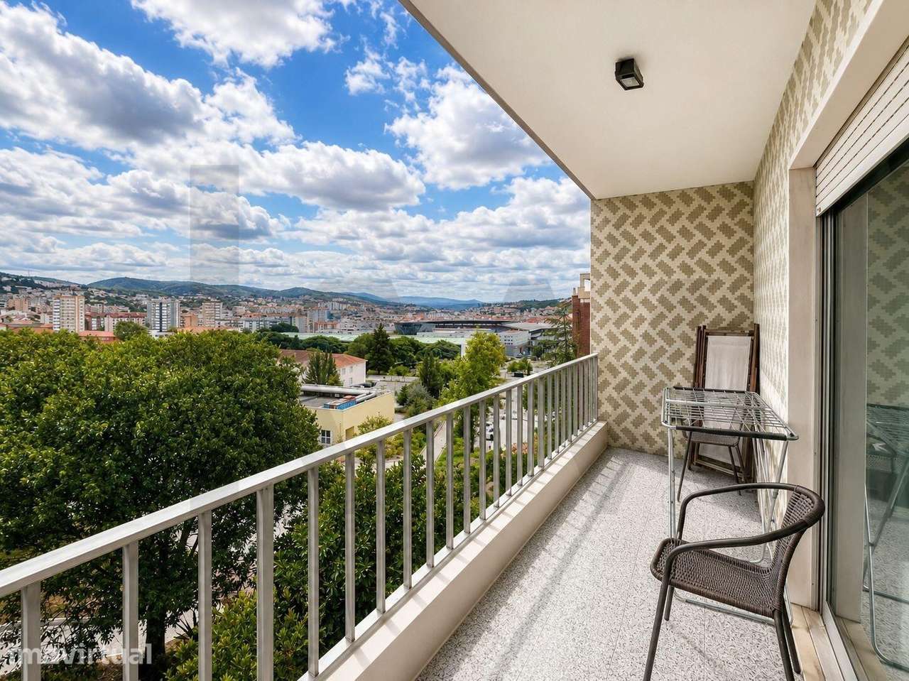 Apartamento T3 Remodelado com Garagem Box no Centro de Coimbra - Grande imagem: 2/16