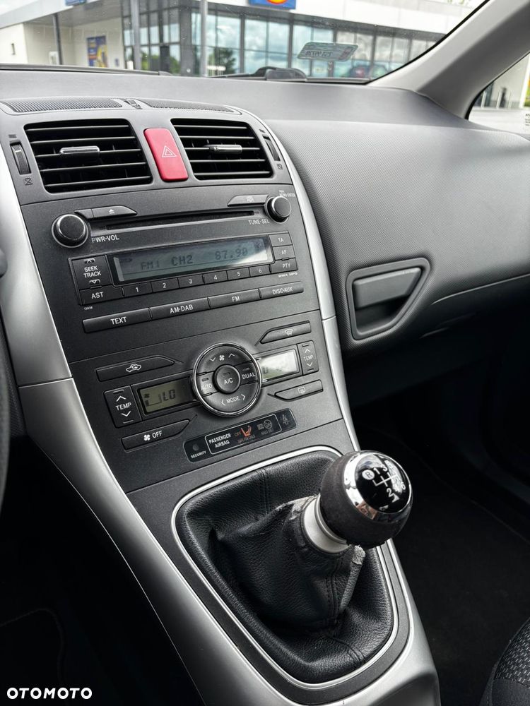 Toyota Auris 1.6 Sol - 11