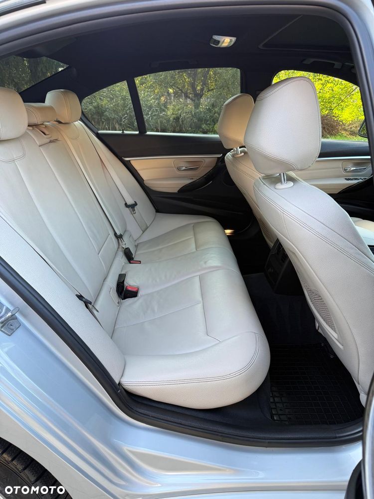 BMW Seria 3 330i - 19