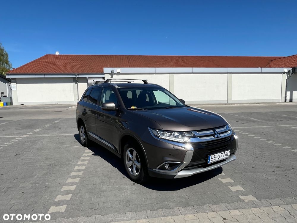 Mitsubishi Outlander 2.2 DI-D Instyle SDA 4WD - 2