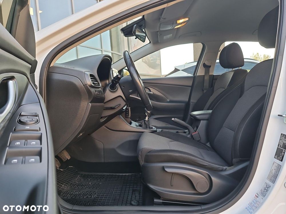 Hyundai i30 1.5 DPI Classic + - 11