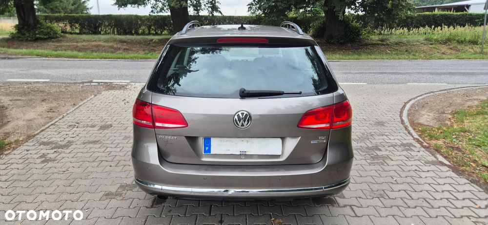 Volkswagen Passat - 13