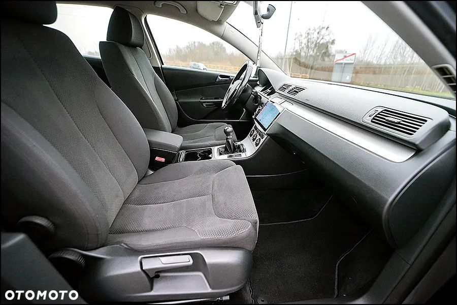 Volkswagen Passat - 36