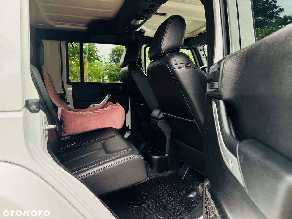 Jeep Wrangler Unlimited 2.8 CRD DPF Automatik Sahara - 29