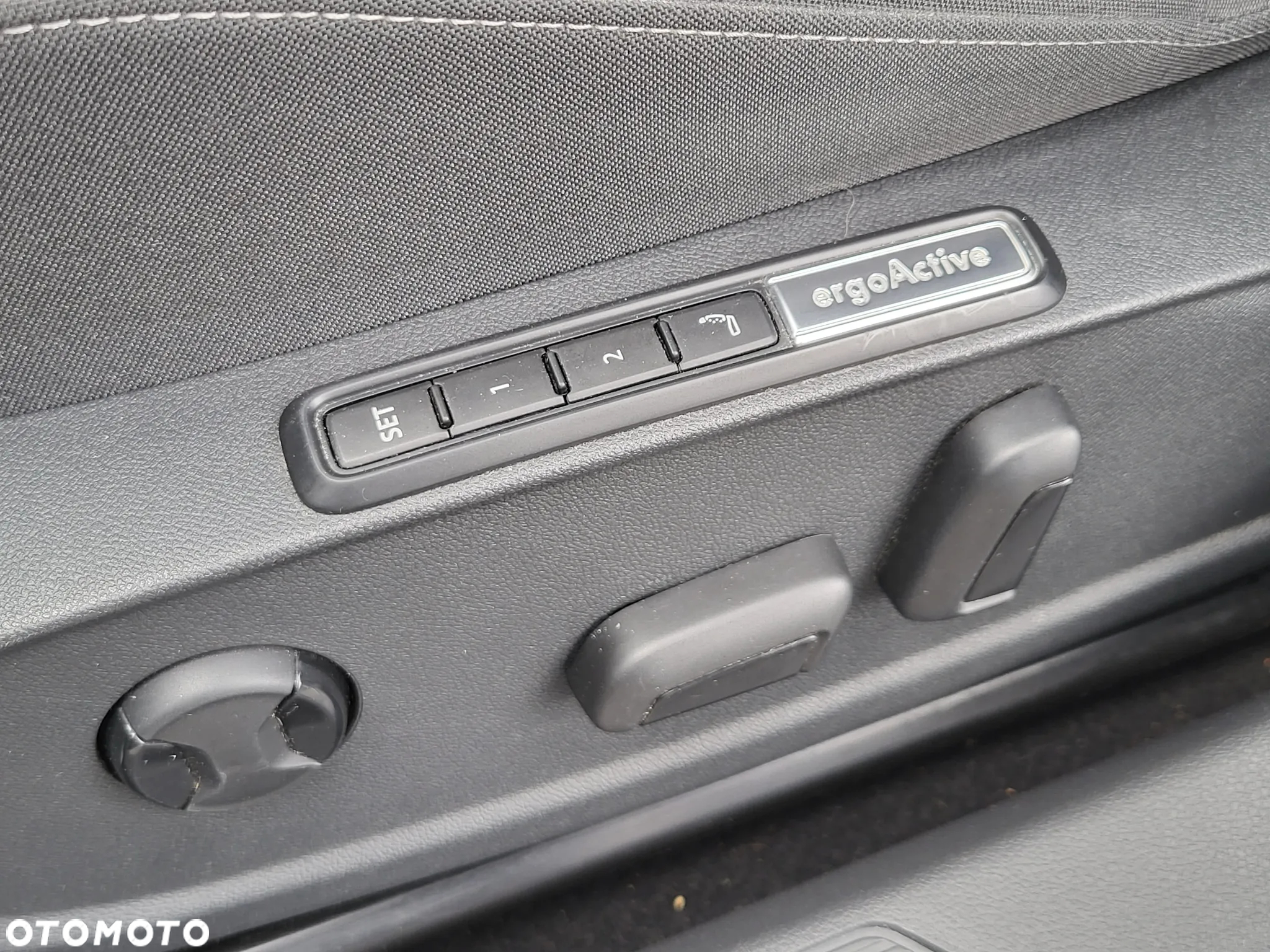 Volkswagen Golf - 22