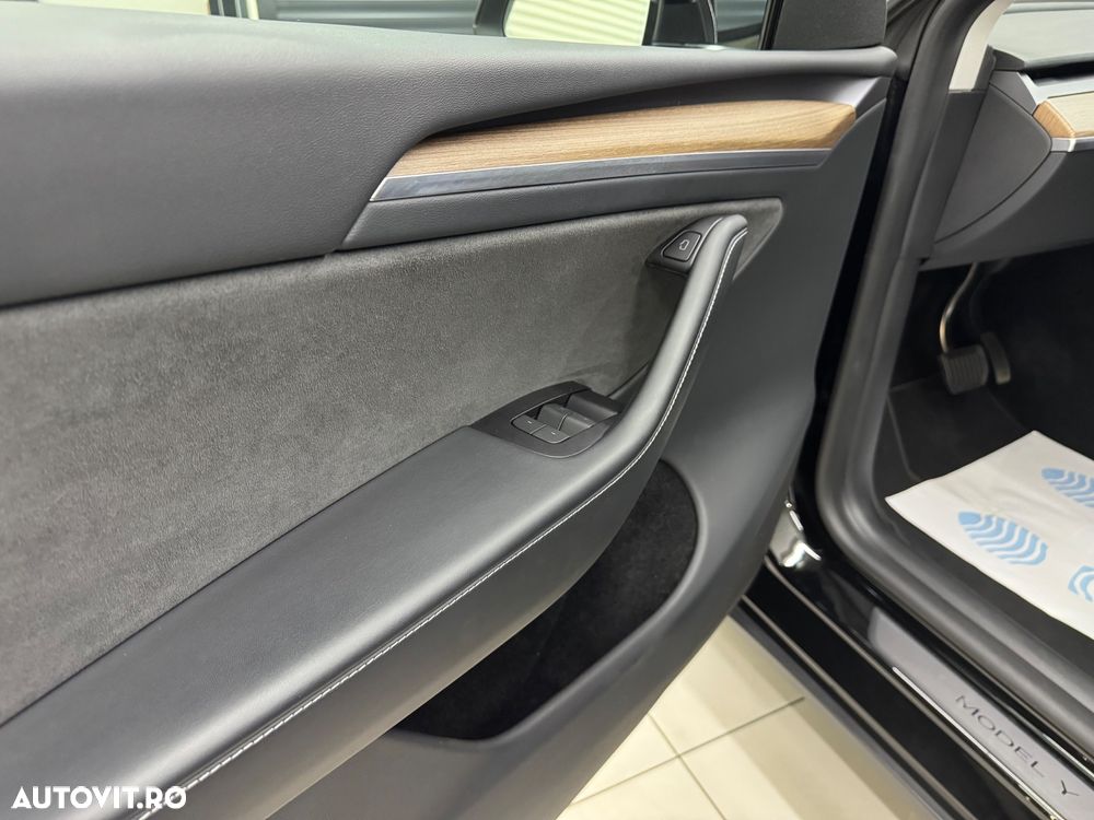 Tesla Model Y Long Range Dual Motor AWD - 21