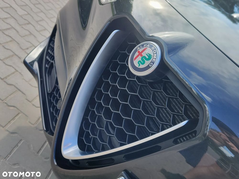 Alfa Romeo Stelvio 2.0 Turbo 16V AT8-Q4 Lusso Ti - 6