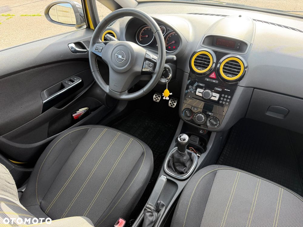 Opel Corsa 1.4 16V Color Edition - 29