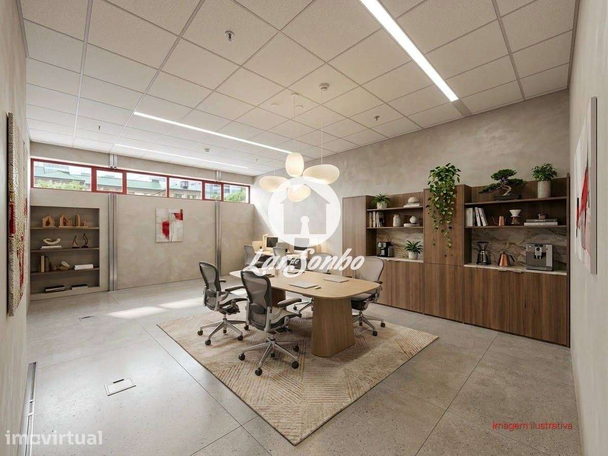 Loja de 360 m2 em Vilarinho das Cambas, V. N. Famalicão desde 150€/... - Grande imagem: 4/8