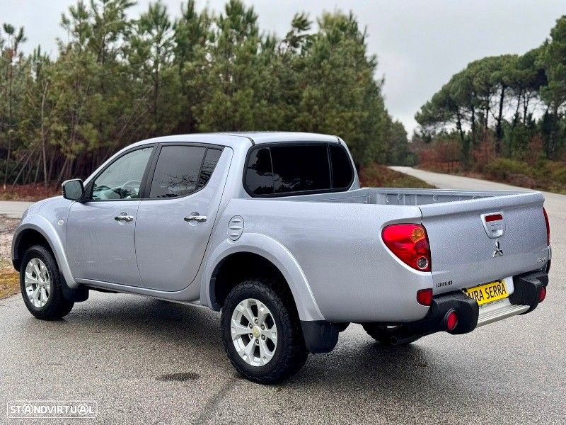 Mitsubishi L200 2.5 DI-D CD Invite AC 4WD - 12