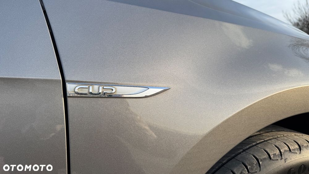 Volkswagen Golf 2.0 TDI BlueMotion Technology Cup - 6