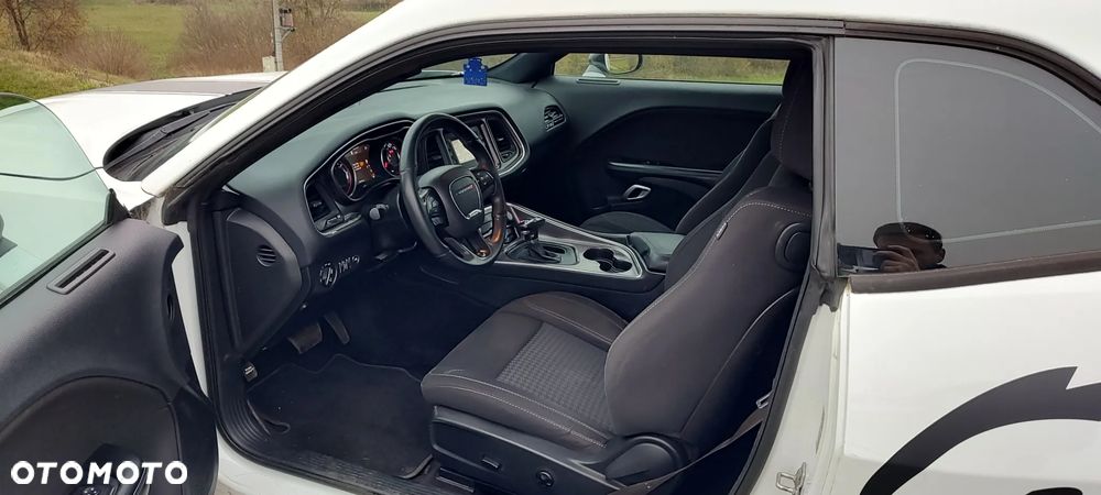 Dodge Challenger - 4