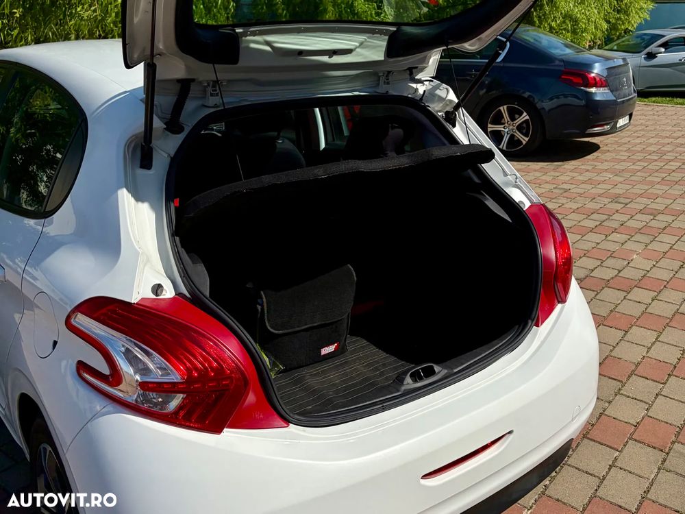 Peugeot 208 HDi 68 Like - 11