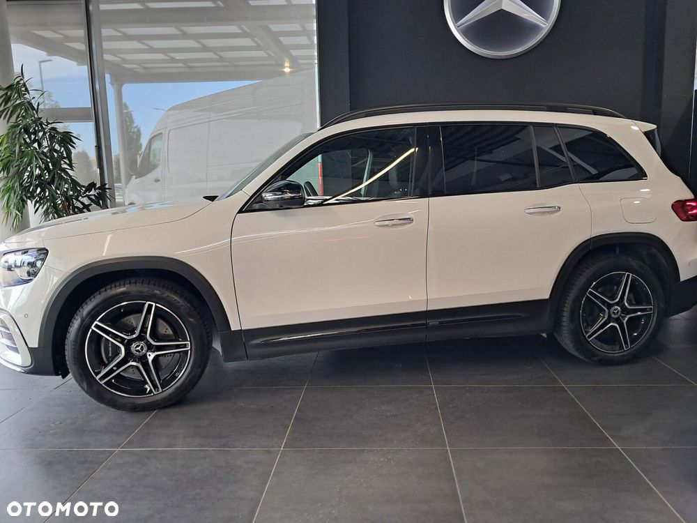 Mercedes-Benz GLB - 11