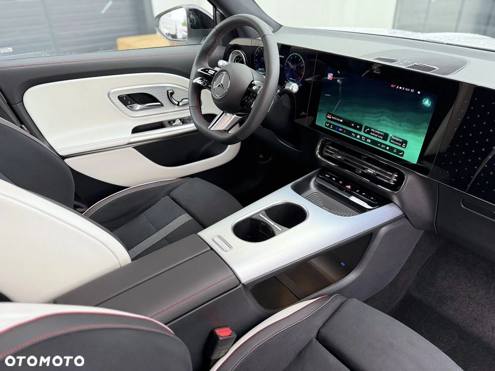 Mercedes-Benz GLB - 26