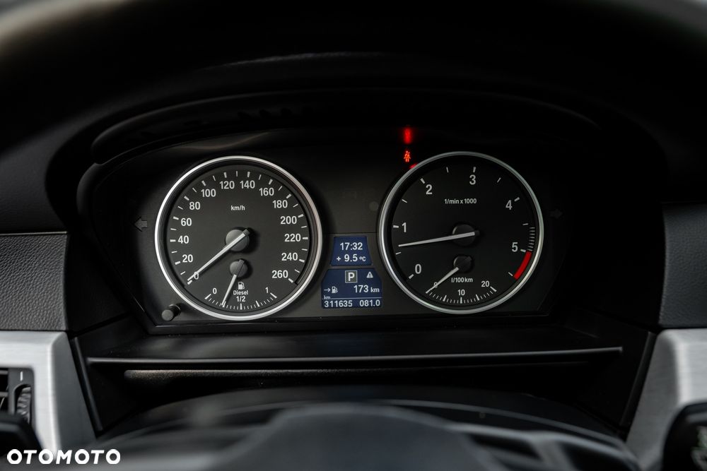 BMW Seria 5 530d xDrive - 29
