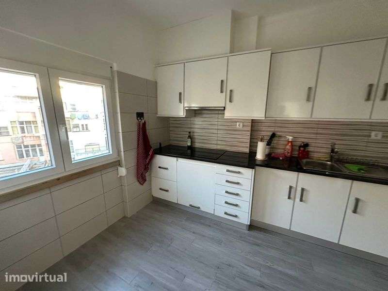 Apartamento T3 renovado no centro de Tomar - Grande imagem: 2/12