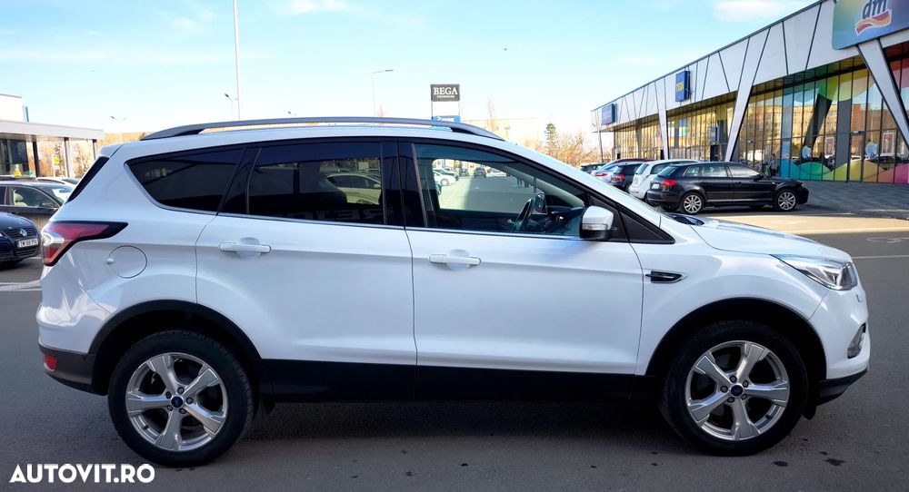 Ford Kuga 1.5 TDCi 2x4 Aut. Titanium - 5