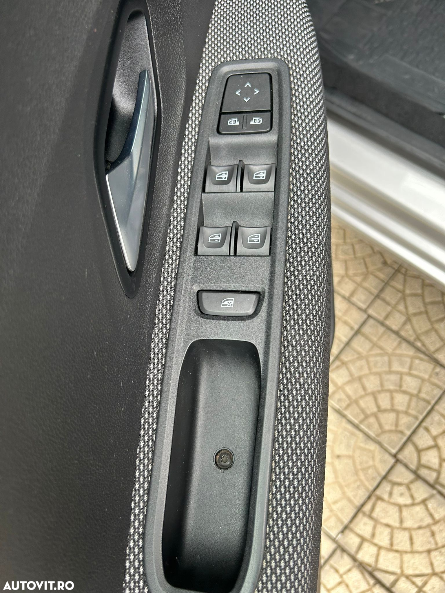 Dacia Logan TCe 90 Essential - 10