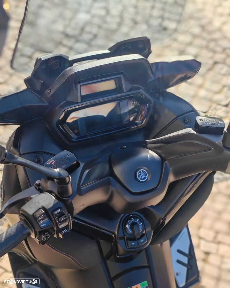 Yamaha X-Max Tech Max - 8