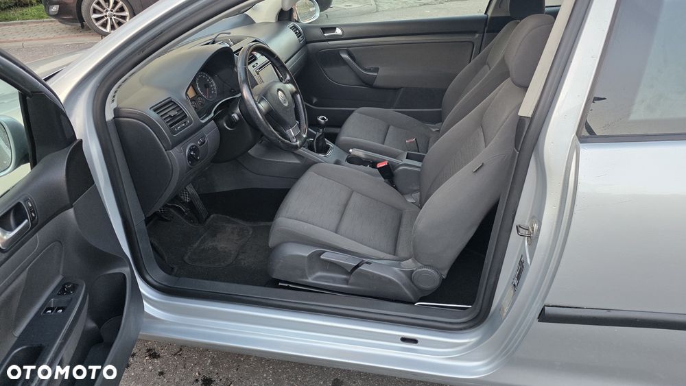 Volkswagen Golf - 6