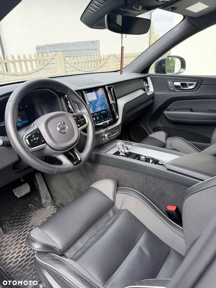 Volvo XC 60 B5 B AWD Plus Dark - 5