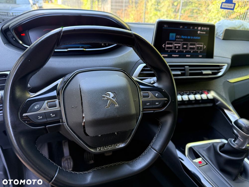 Peugeot 5008 PureTech 130 Stop & Start Allure Business-Paket - 28