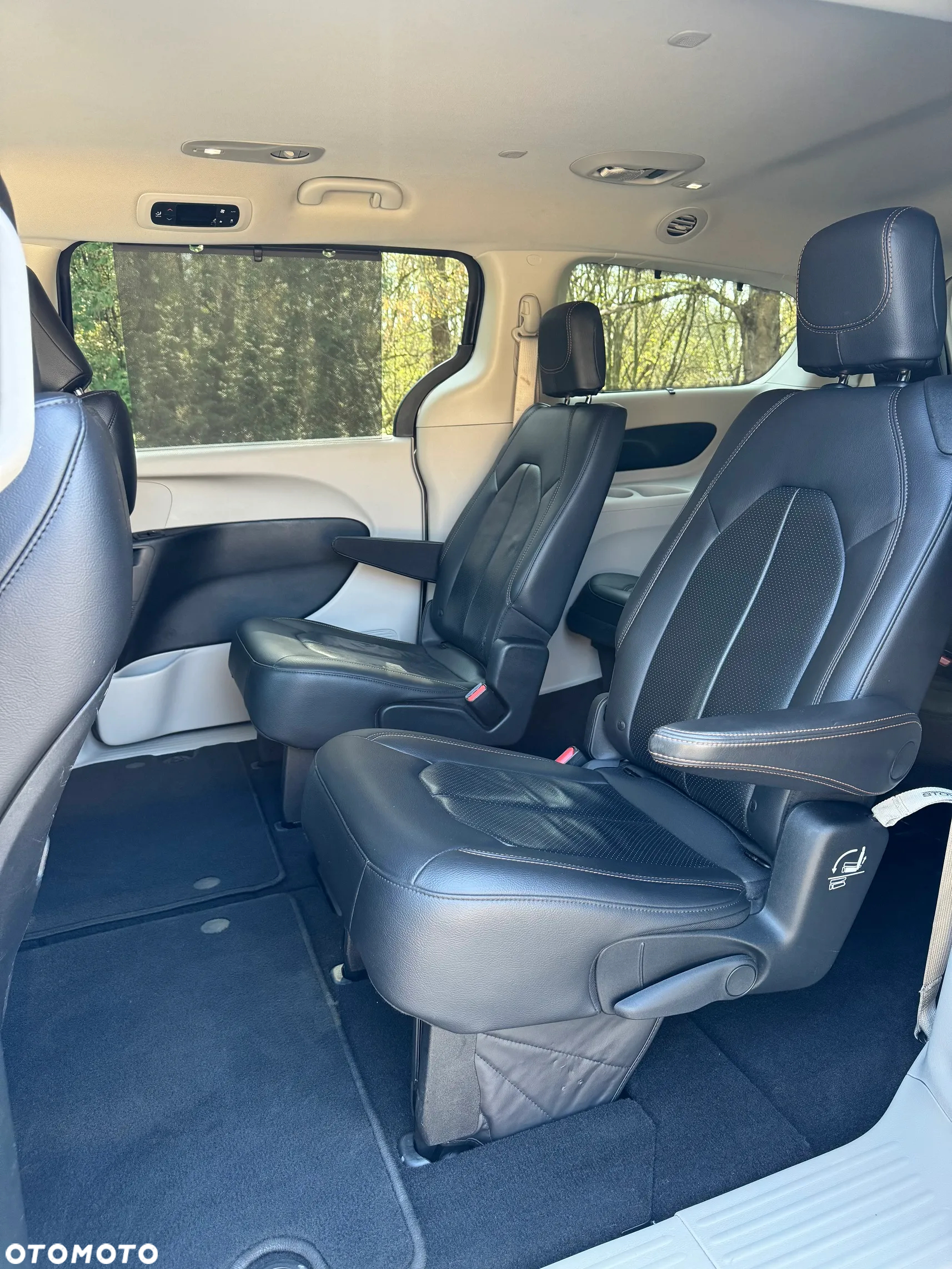 Chrysler Pacifica - 8