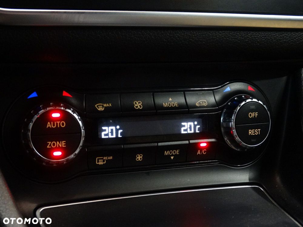 Mercedes-Benz GLA - 24