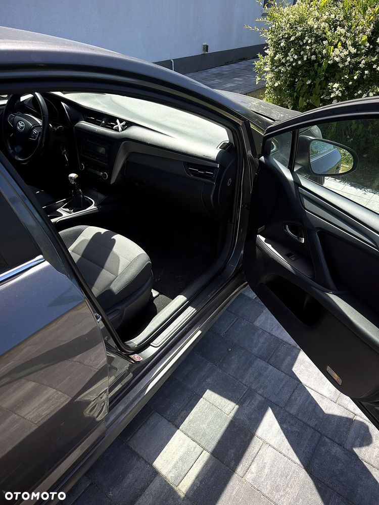 Toyota Avensis 1.8 Active - 24