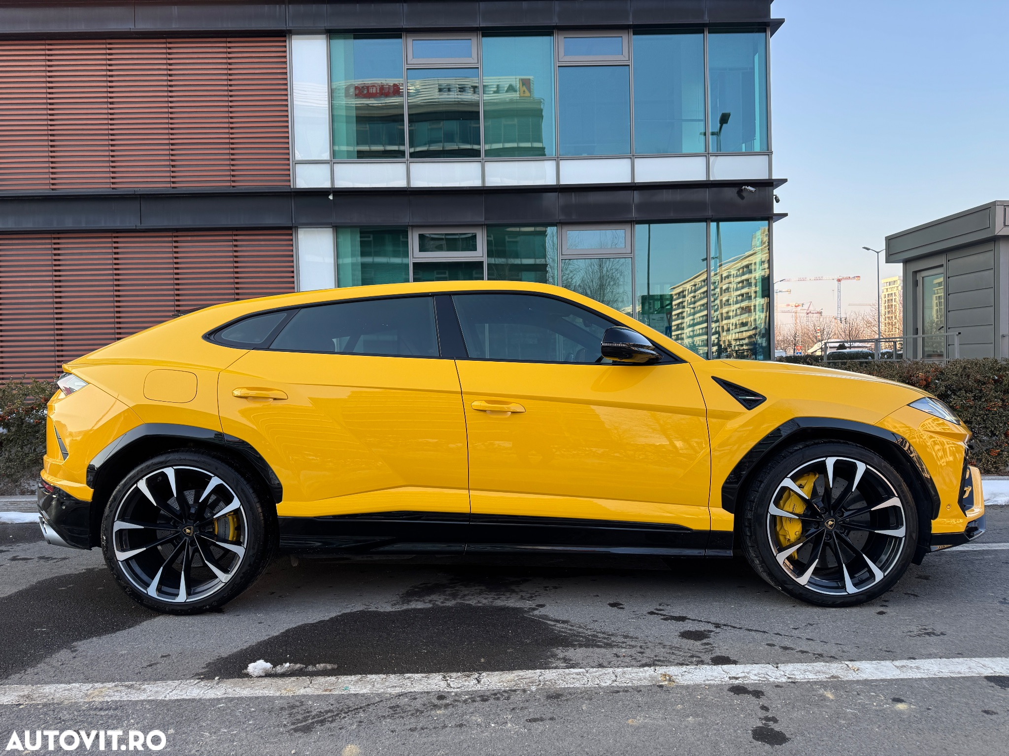 Lamborghini URUS Standard - 10