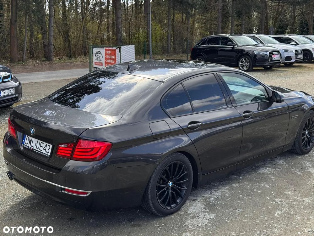 BMW Seria 5 528i xDrive Sport-Aut Luxury Line - 16