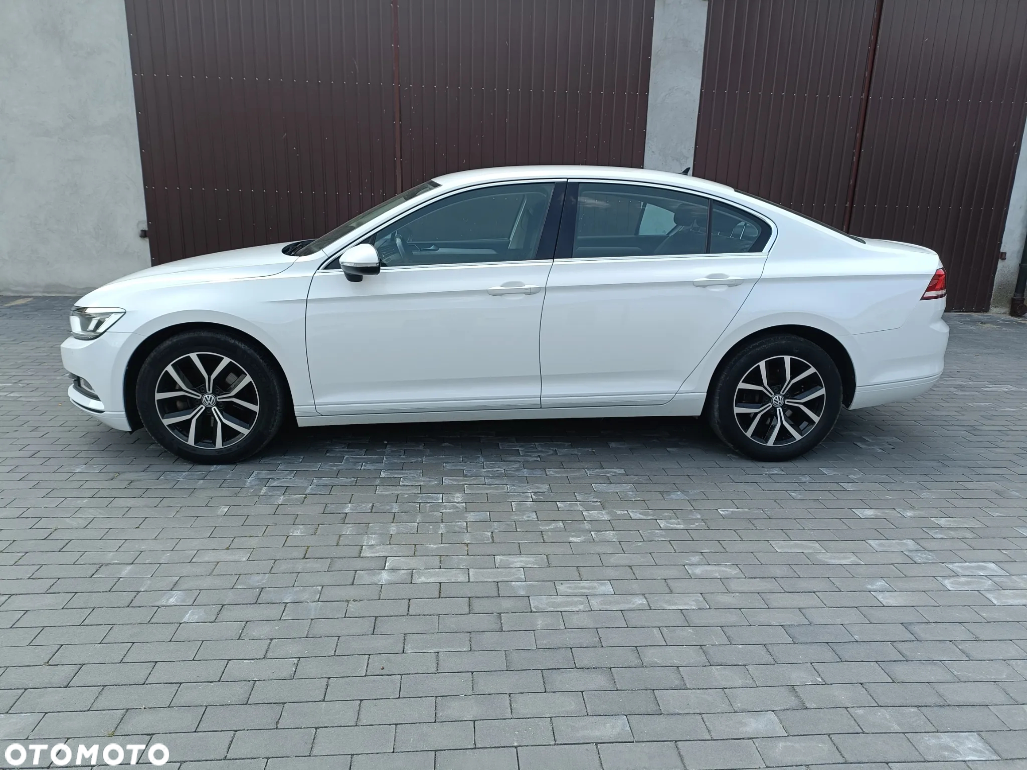Volkswagen Passat Variant 1.6 TDI (BlueMotion Technology) DSG Trendline - 4