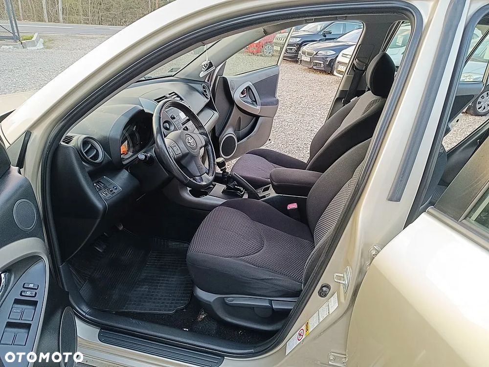 Toyota RAV4 2.2 D-4D Sol - 11