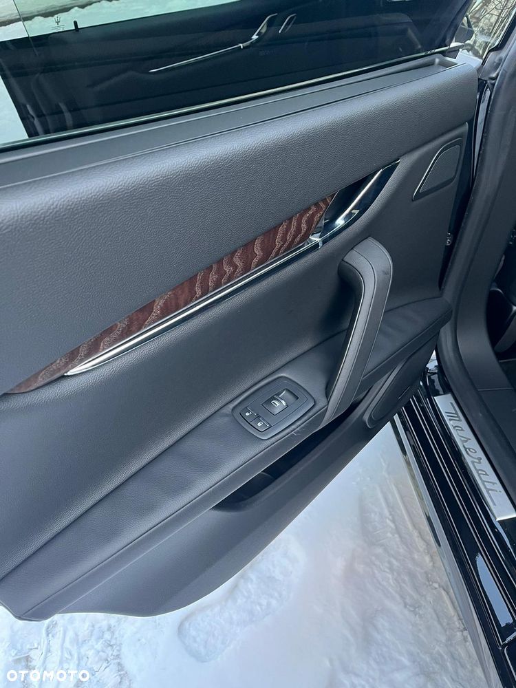 Maserati Quattroporte - 37