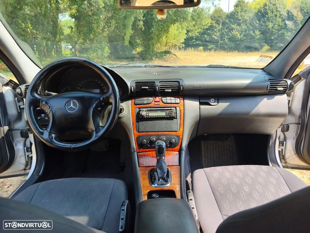 Mercedes-Benz C 220 — fotografia 15