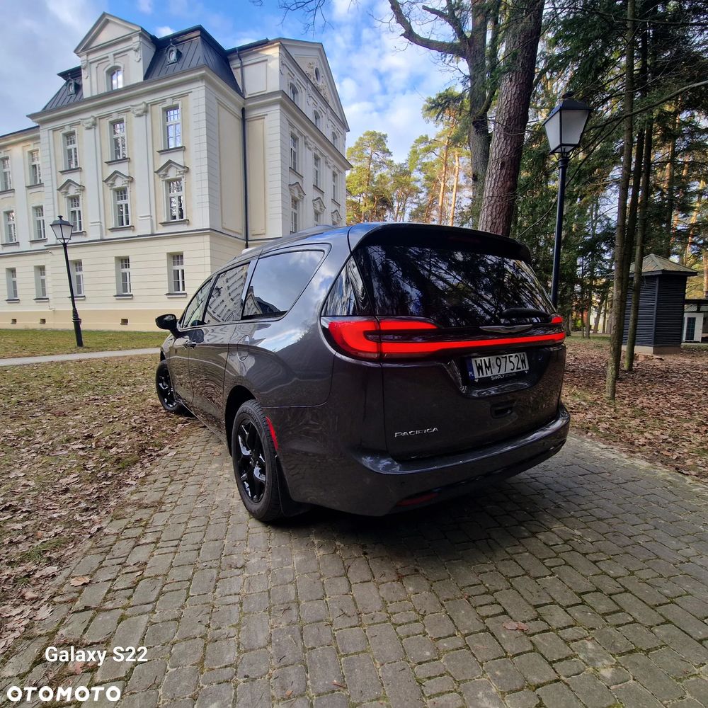 Chrysler Pacifica - 4