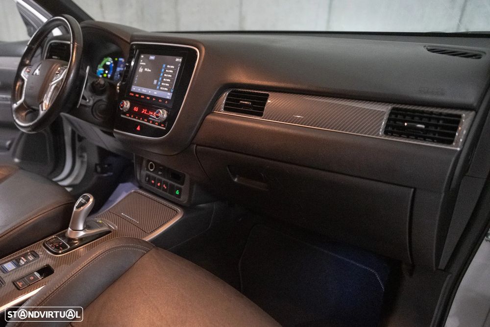 Mitsubishi Outlander - 19
