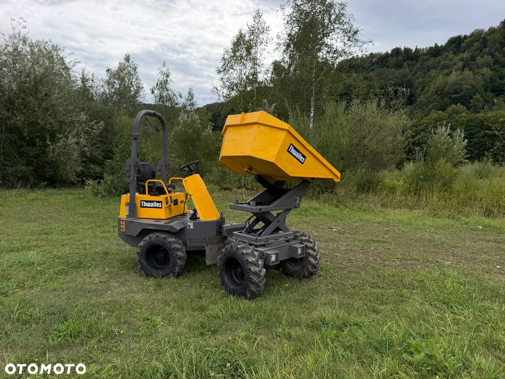 Thwaites Wozidło  Budowlane Rolnicze 4x4. Ładowność 1,5 tony. Obrót+Wysokie podnoszenie+KIPER Wysoki! Sprowadzone z Norweskiej szkółki roślinnej. Maszyna w bardzo ładnym stanie. Bez luzów i wycieków. Silnik Yanmar 3cyl. Potężna moc a maszyna bardzo mała i zwinna.  3 prędkośći jazdy. Oświetlenie rozbudowane LED. Wielka Okazja! Opony jak Nowe!  Górny wysyp i obrót! Tanio Polecam! - 16
