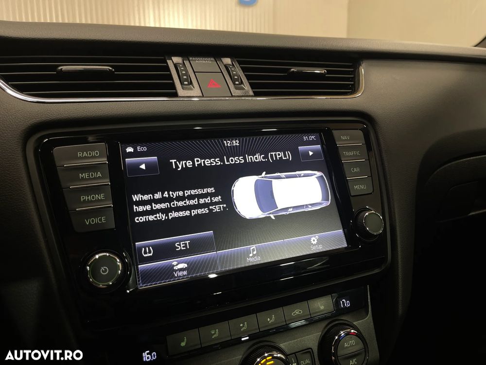 Skoda Octavia 2.0 TDI DSG RS - 17