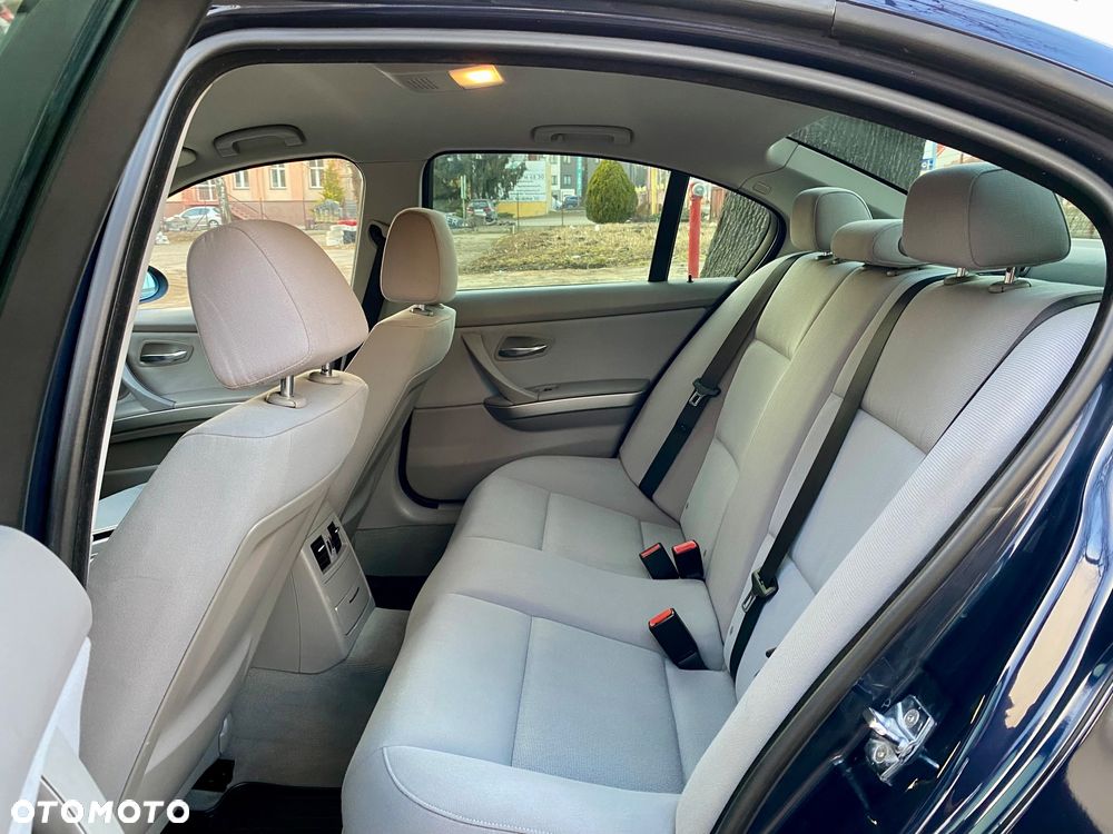 BMW Seria 3 320d - 23