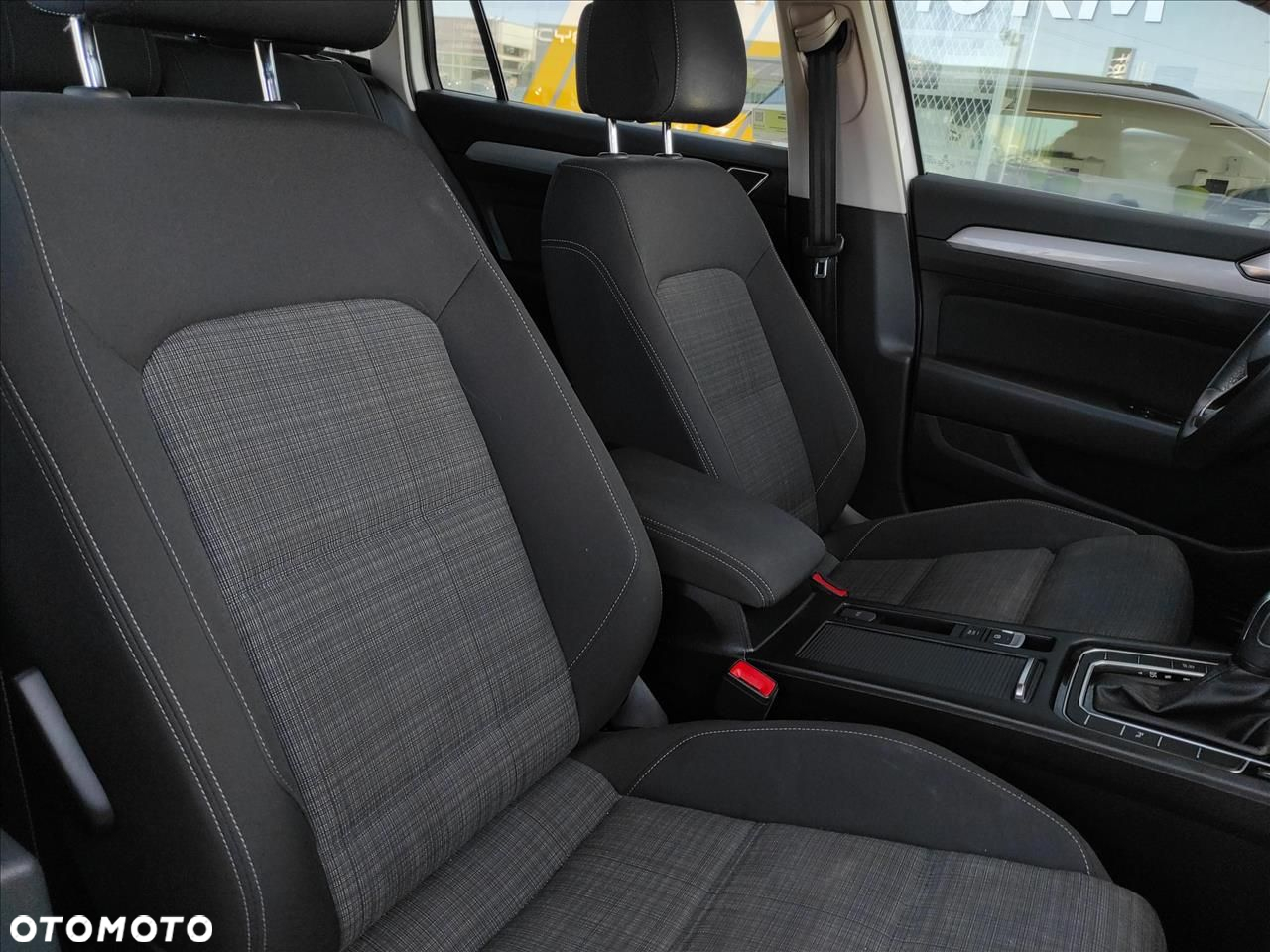 Volkswagen Passat - 12