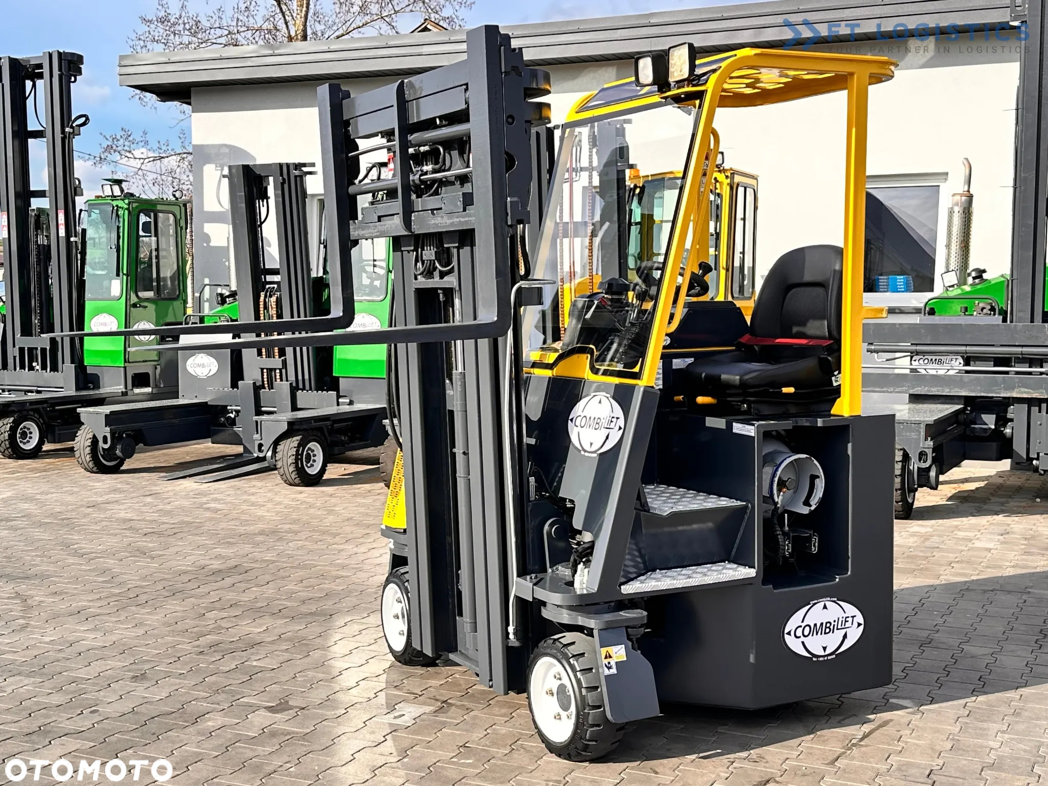 Combilift C3000CB / GAZ / TRIPLEX / 4900MM / WOLNY SKOK / POZYCJONER / PRZESUW WIDEŁ / JAK NOWY - 16