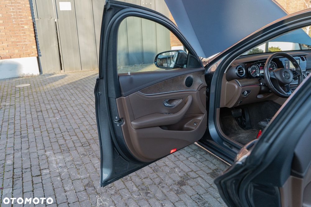 Mercedes-Benz Klasa E 220 d 4-Matic Business Edition 9G-TRONIC - 18