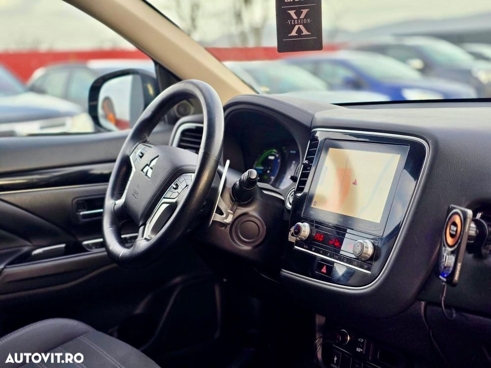 Mitsubishi Outlander PHEV 2.4 L 4X4 Instyle+ - 12